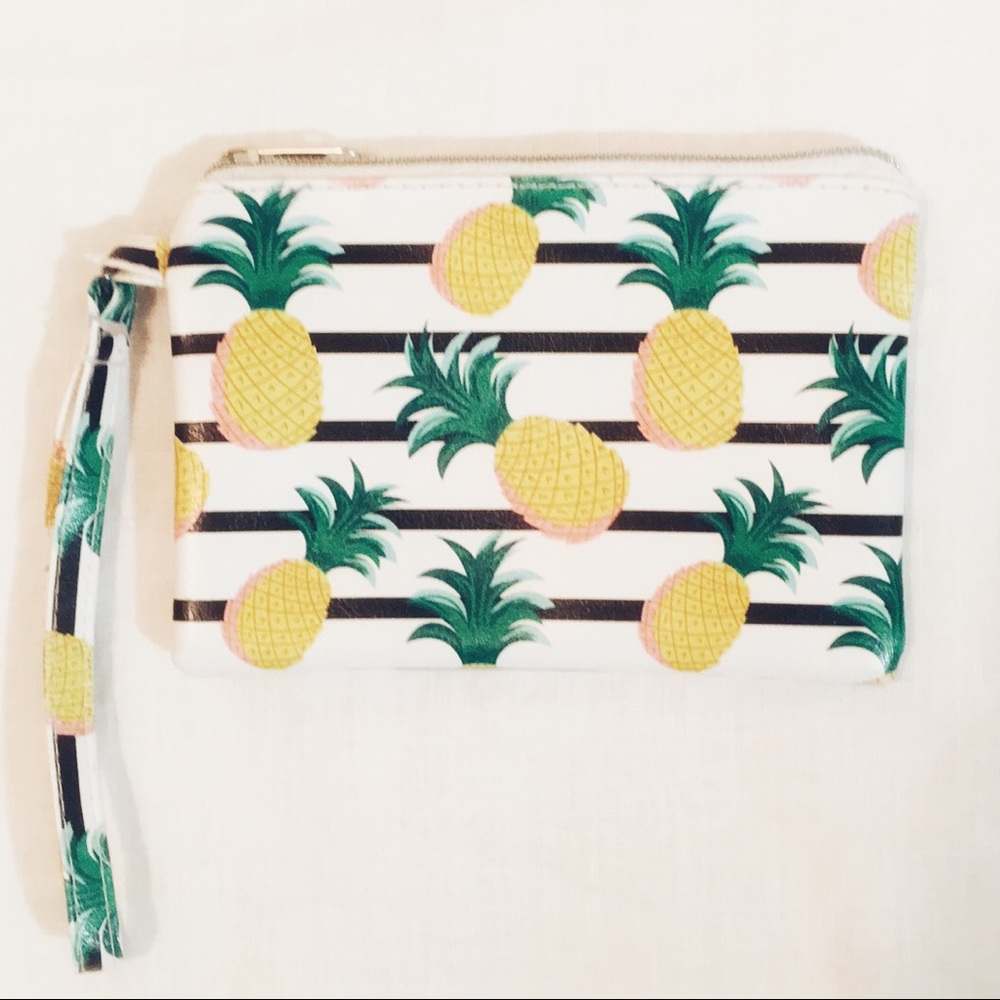 Pineapple Black & White stripe summer wristlet!
